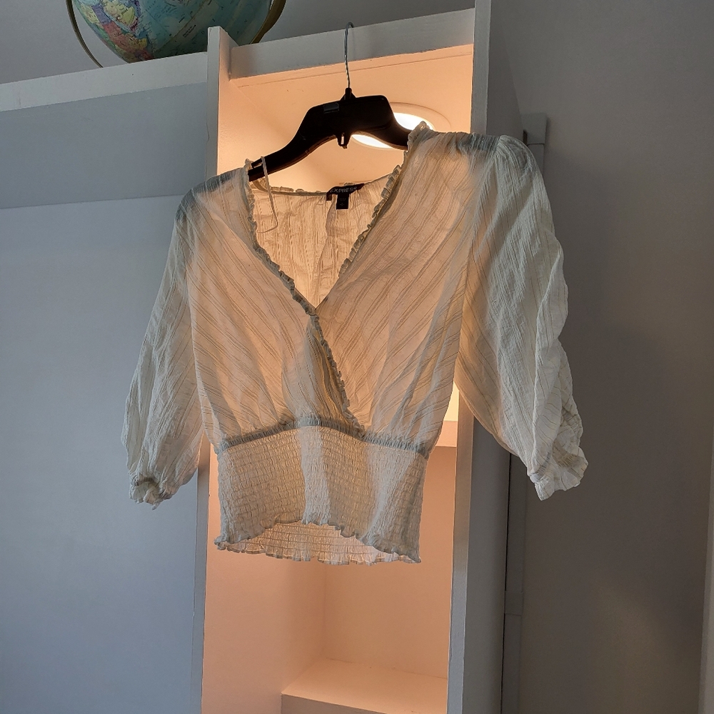 BOGO EVERYTHING $10 Cropped blouse